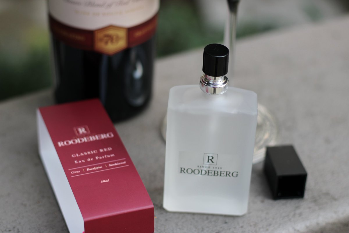 itsladyvera's tweet photo. This red blend spent 12 months maturing in oak barrels making it perfect for a bolder and prominent smell. The perfume paired with this shares those properties: mature, and woody...
@Roodeberg_Wine #SAVineShare #ScentsOfRoodeberg @savineshare https://t.co/NT9dBlFcM3