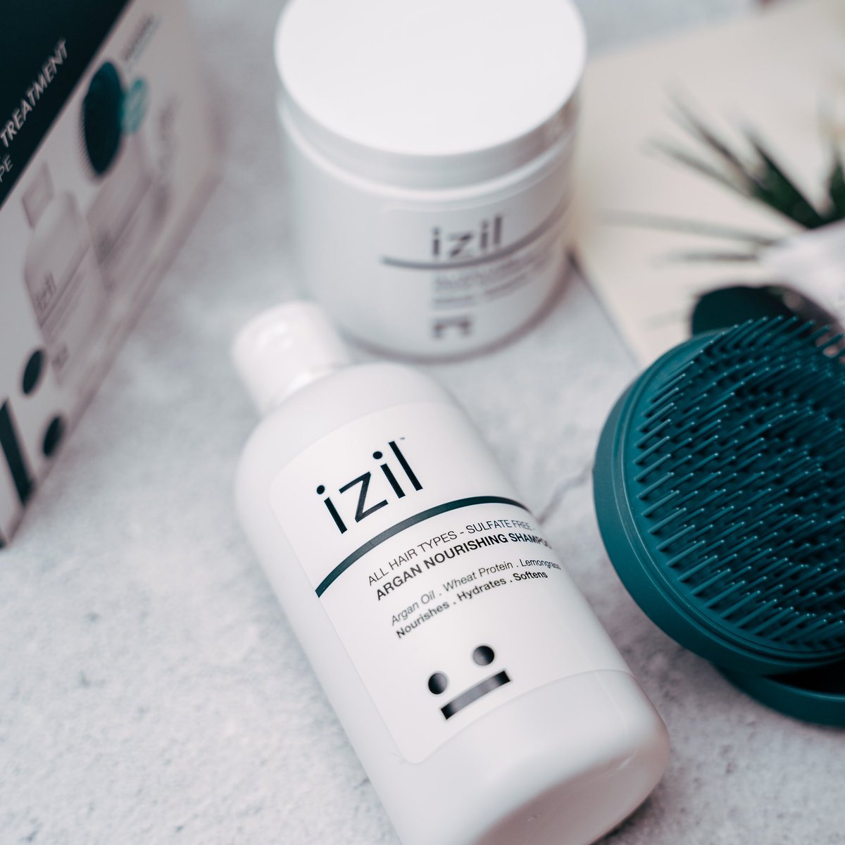 كل ما تحتاجينه لروتين شعر صحي في صورة  واحدة 😍 

خال من جميع الأشياء السيئة بما في ذلك الكبريتات والبارابين والسيليكون ، وهل ذكرنا أنه معبأ بمكونات جيدة لك مثل الأرغان والألو فيرا 😌"
 
#izil #izilbeauty