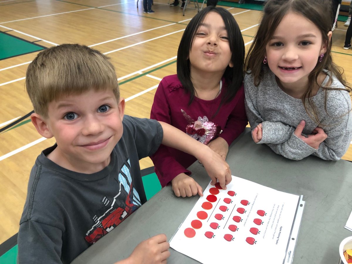 smusgrove2's tweet photo. Math Festival @LKCougars The smiles say it all! #mathisfun #mathfestival #math #sd40learns #kelvinkindies #challengelearning https://t.co/a1QvxfRmzE