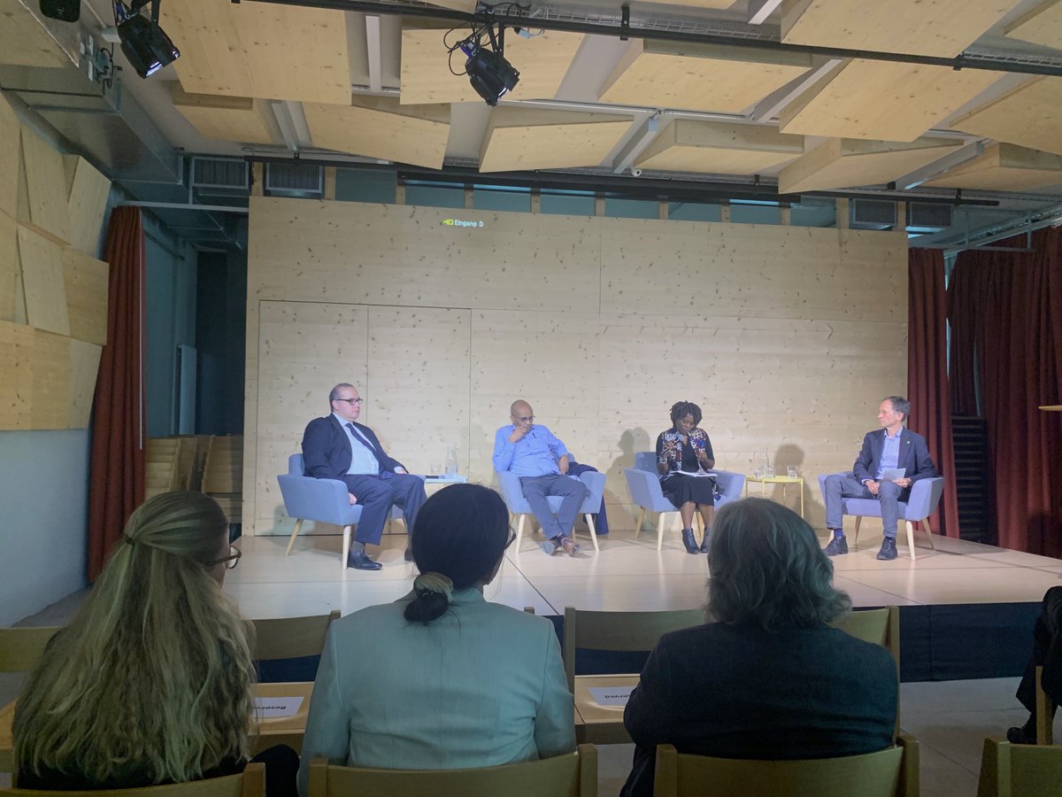 uzh_rlc's tweet photo. How can we highlight the role of research in advancing transformation to sustainable agriculture and food systems? Impressions of Tuesday's event organized by #ZKSD @UZH_en in partnership with @FutureForAll with speakers @greyherren, @janet_maro, @MaximoTorero and many more. https://t.co/JD7IdAsVCU