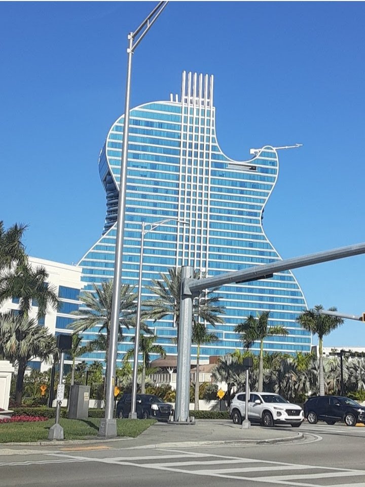 Niury_'s tweet photo. @YobaniQuintero #ElRetoDeYobani #ColorCeleste Hard Rock hotel and casino in Hollywood Fl
No es una belleza? Con esa forma de guitarra 🤗❣ https://t.co/xhPdCkLnN6