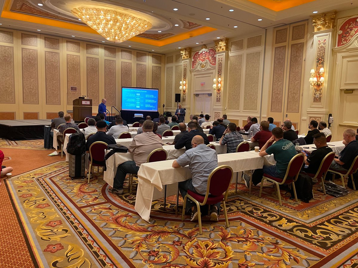 ApplyITNow's tweet photo. John Madden &amp; @scottdelandy are over seating capacity even in the morning of day 4 #DellTechWorld #IWork4Dell https://t.co/p1sBQ7aEBv