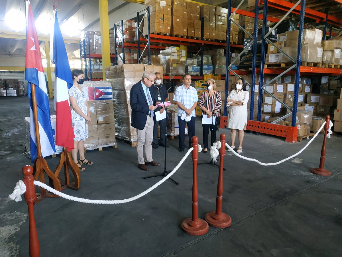 Viva la solidaridad cubano-francesa! Entrega Embajador francés donativo para el sistema de salud cubano, muestra de la amistad entre nuestros pueblos. <a href="/magalys_estrada/">Magalys Estrada</a> <a href="/BonacheaInalvis/">Inalvis.Bonachea</a> <a href="/AnaTeresitaGF/">AnaTeresita González</a> <a href="/MINCEX_CUBA/">MINCEX🇨🇺</a>