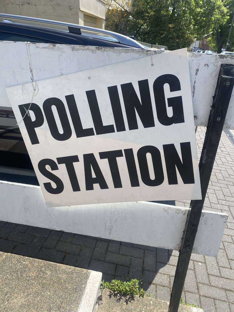 Stephen_OCC's tweet photo. Another #PollingStations visit, got to stroll past the #HeadingtonShark https://t.co/gJRoiDS1if