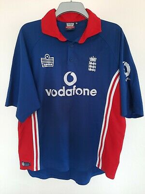 tobytarrant's tweet photo. Every cricket club has a guy who comes along to watch the 1st XI wearing this exact outfit https://t.co/ksoEFOj1FU