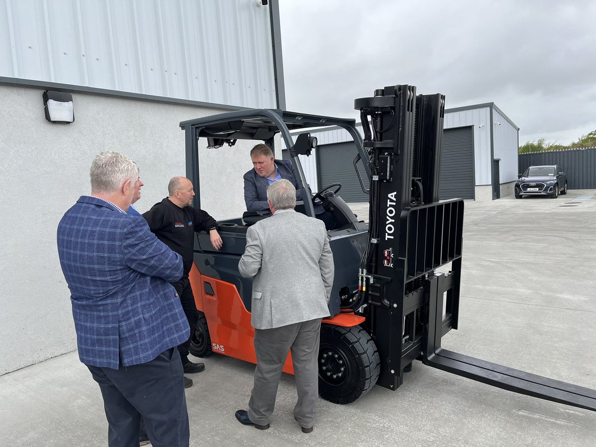 fleettransport's tweet photo. Best wishes and Good luck to Reddilift on opening their impressive new @ToyotaMH_IRE sales and service centre in Milltown Co Galway. @ToyotaMH_EU @HandlingNetwork @warehousingIrl https://t.co/uNLG3xEE7m