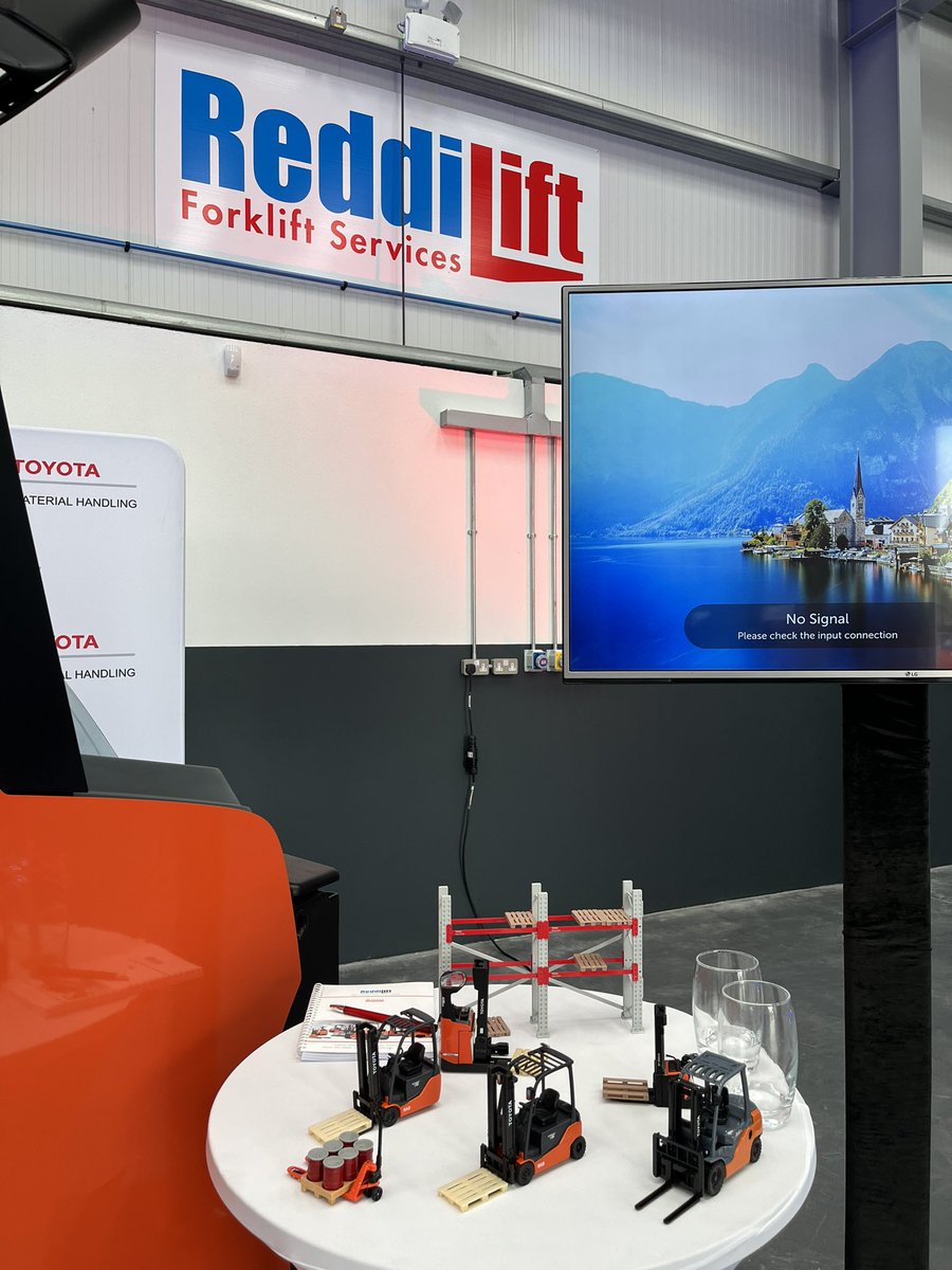fleettransport's tweet photo. Best wishes and Good luck to Reddilift on opening their impressive new @ToyotaMH_IRE sales and service centre in Milltown Co Galway. @ToyotaMH_EU @HandlingNetwork @warehousingIrl https://t.co/uNLG3xEE7m
