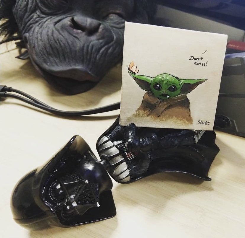 RadimusDadimus's tweet photo. @projectkyzen My fav is this small Grogu painting that my daughter made for me and sits on my desk at work. https://t.co/VV7L2B3dh6