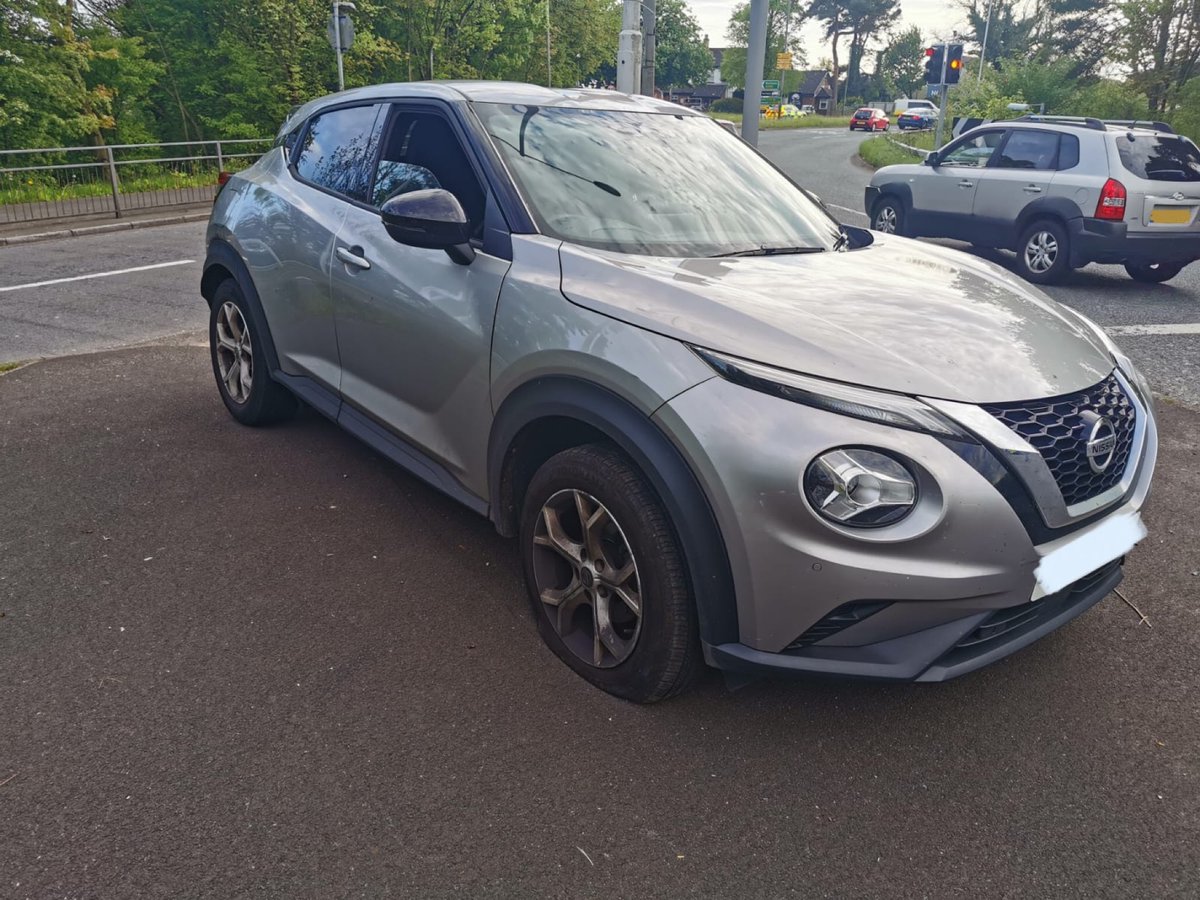 LancsRoadPolice's tweet photo. Textbook pursuit management tactics by #Team4TacOps to prevent this vehicle from making off junction 3 of M55. The occupants are all suspected of involvement in cross border criminality and arrested. High value items have been seized under proceeds of crime legislation #ForceOps https://t.co/GXoPCdp4fg