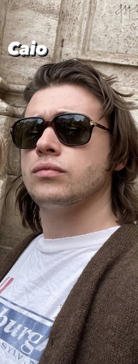 SebasticnFake's tweet photo. I love him. https://t.co/8ZxftZvlzv