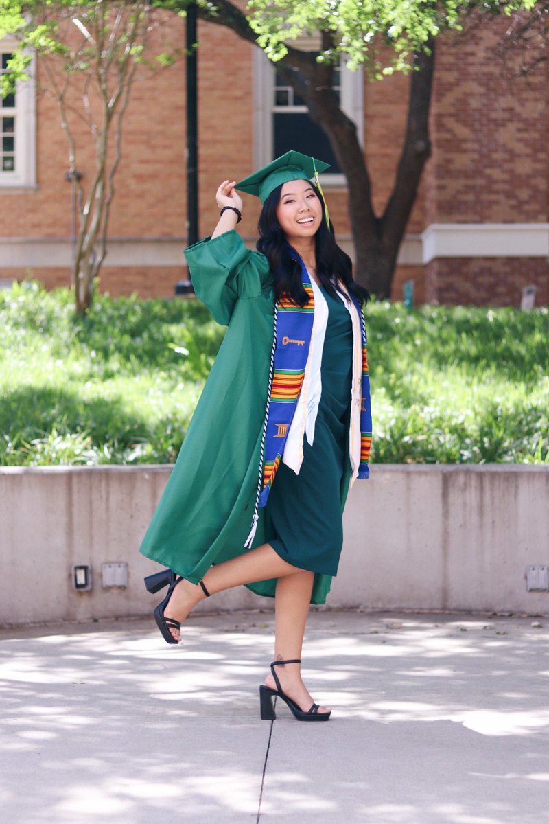 natalientang's tweet photo. Class of 2022!💚🦅

#unt22 https://t.co/32UawxMpCP