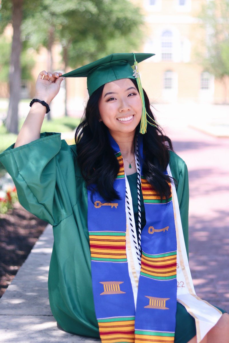 natalientang's tweet photo. Class of 2022!💚🦅

#unt22 https://t.co/32UawxMpCP