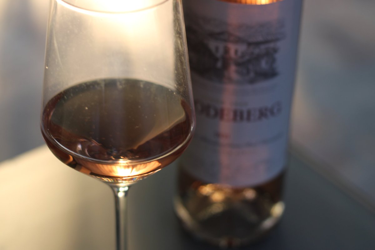 itsladyvera's tweet photo. And now we have the Rosé. This pairing was my fave as it combined scents that I absolutely adore: floral and fruity with a touch of freshness. 💐🍋🍈🍊🍎🍐 Roodeberg loves their Rosé... Yes they do
@Roodeberg_Wine #SAVineShare #ScentsOfRoodeberg @SAVineShare https://t.co/4R86aOTWUl