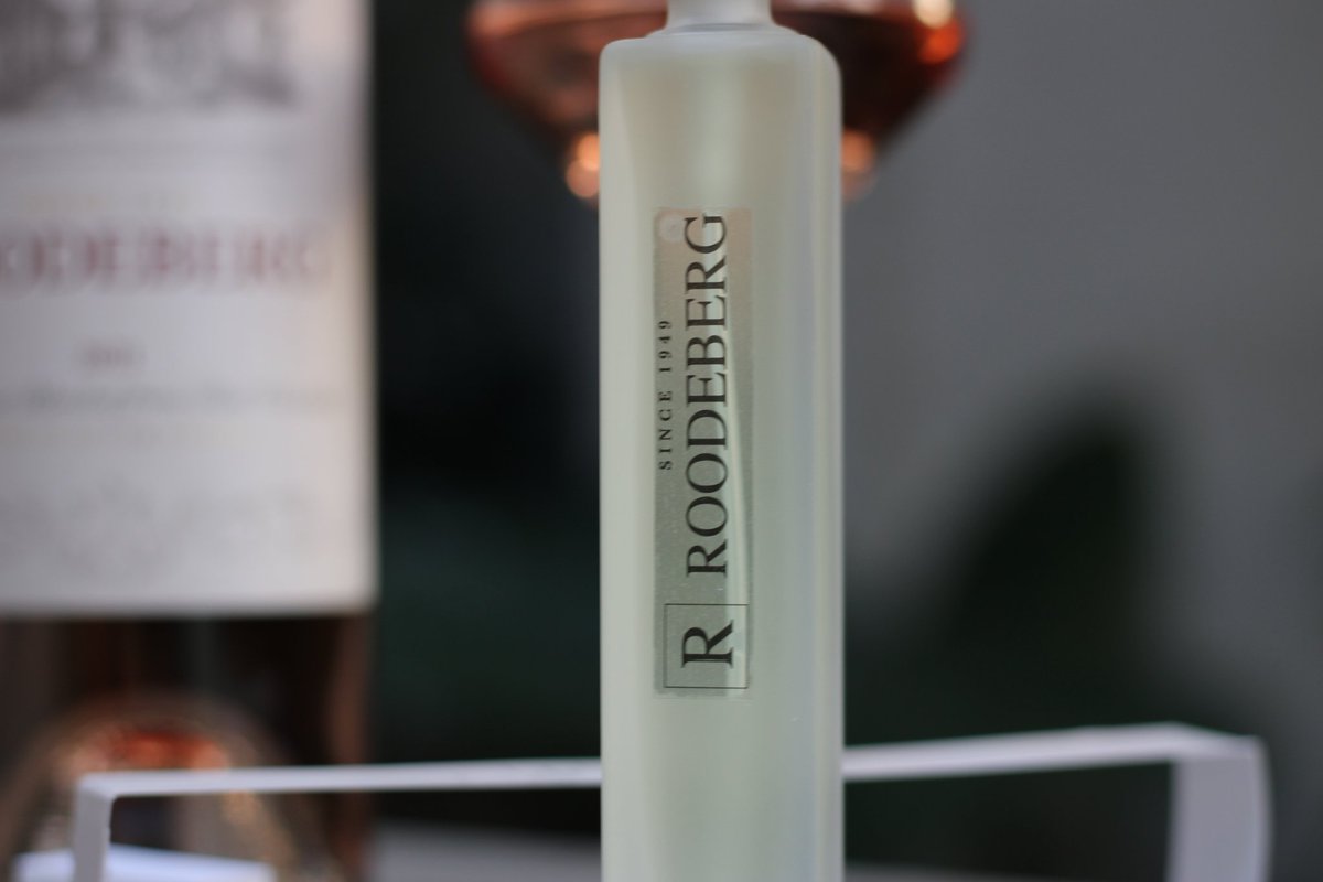 itsladyvera's tweet photo. And now we have the Rosé. This pairing was my fave as it combined scents that I absolutely adore: floral and fruity with a touch of freshness. 💐🍋🍈🍊🍎🍐 Roodeberg loves their Rosé... Yes they do
@Roodeberg_Wine #SAVineShare #ScentsOfRoodeberg @SAVineShare https://t.co/4R86aOTWUl