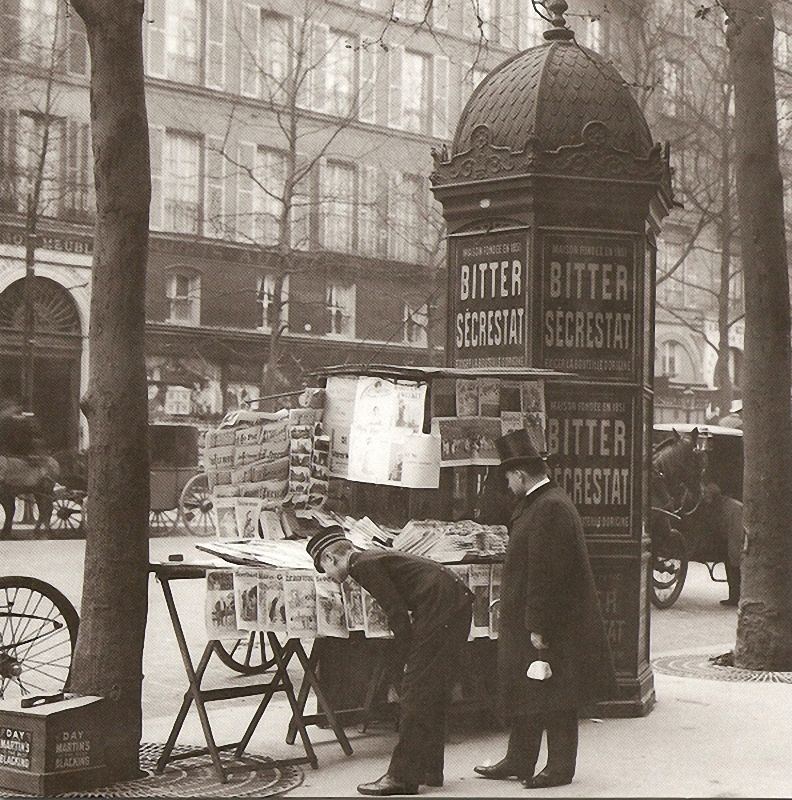 ParisAMDParis's tweet photo. Le kiosque. 
1900s  Paris https://t.co/9HEj4Bxkes