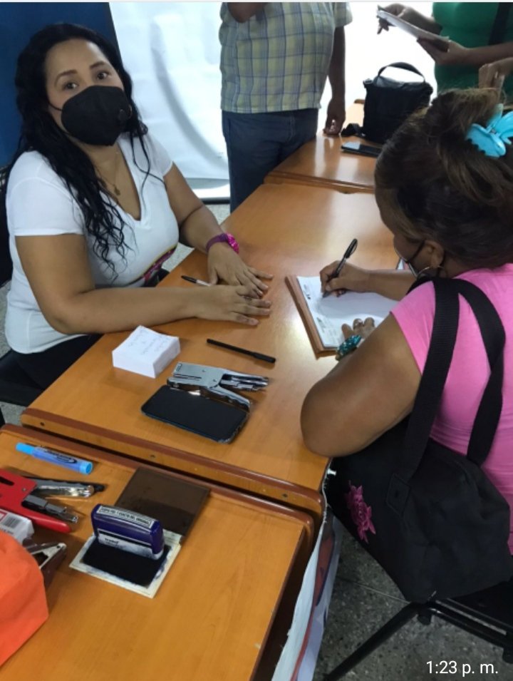 leoalvacabrera's tweet photo. Excelente Jornada de Gestión Humana desde la @ZE_Aragua donde se le brindó atención a 480 docentes,210 administrativos y 180 obreros. Dando cumplimiento a las orientaciones de la Min. @_LaAvanzadora  y la Gob. @Soykarinacarpio ¡En Aragua la Educación no se detiene! @MPPEDUCACION https://t.co/kFqLx3Dbrc