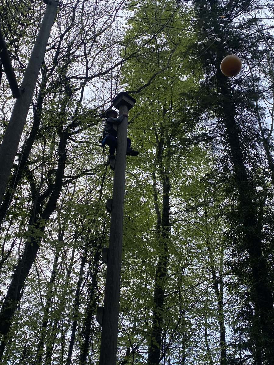 BoughtonHeath's tweet photo. Did they hit the ball? #321jump https://t.co/sIbjNgxWQj