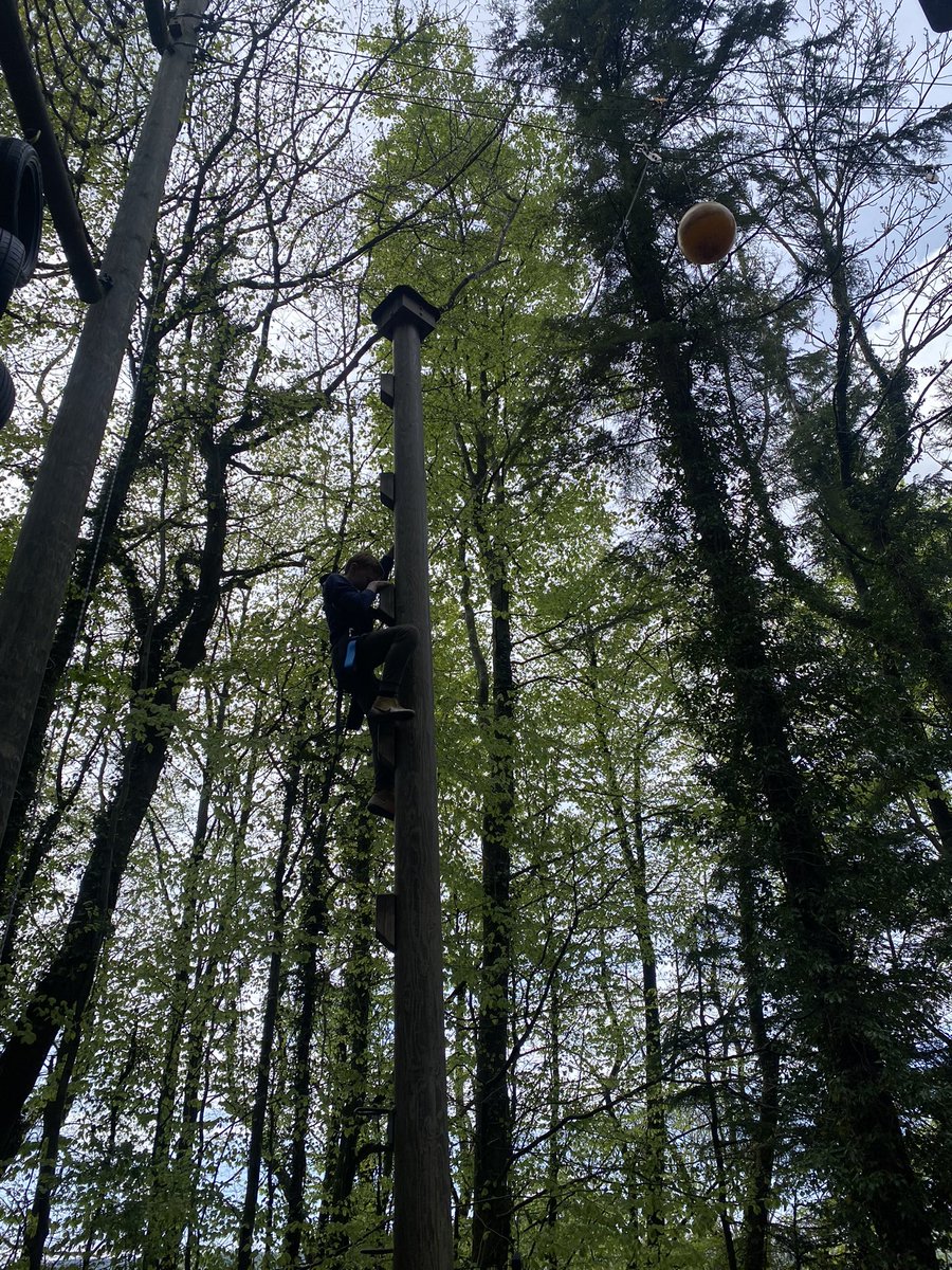 BoughtonHeath's tweet photo. Did they hit the ball? #321jump https://t.co/sIbjNgxWQj