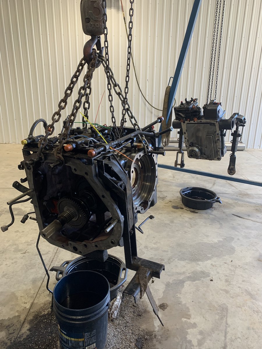RedEdgeAG's tweet image. This 5250 is in the shop getting a Full Differential Rebuild, FNR Clutch Rebuild, and Hydraulic System Flush

Just another fun day in the shop!

#RedEdge
#rebuild
#ontag
#caseih
#tractor
#agriculture