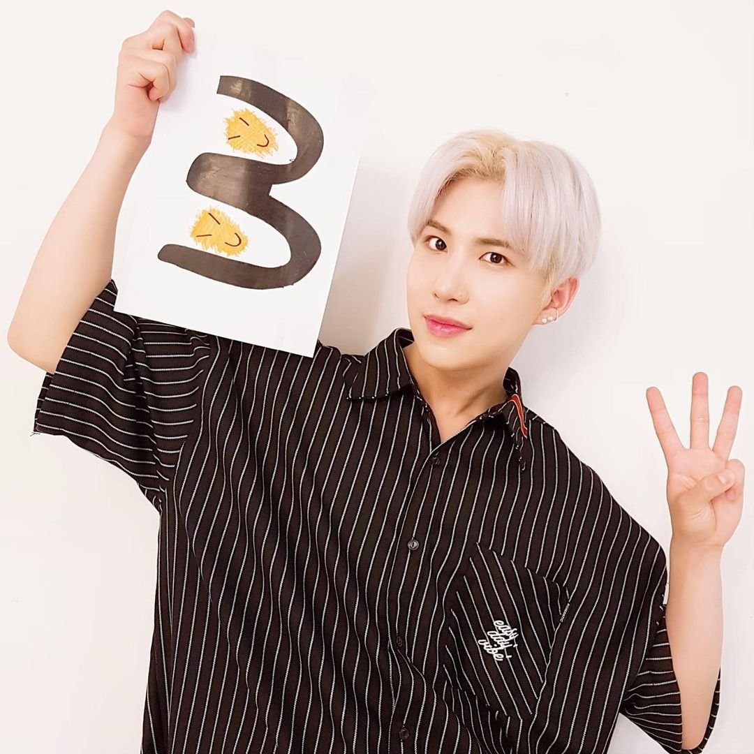 ACEtagram_7's tweet photo. 190620

[#ACE_PHOTO]
A.C.E 1st CONCERT
[UNDER COVER : AREA NO.1 KOREA]가 드디어 3일 후 펼쳐집니다✨

에.이.스.없.이.못.살.아!
저희 에이스의 무대가 궁금하시다면~?
6월 23일 저희 첫 단독 콘서트로 놀러 오세요!😍 D-DAY 3👏🏻 #ACE_1ST_CONCERT
#D_Day3

🖇️https://t.co/VbYqzCDPFg https://t.co/loTpcqHl82