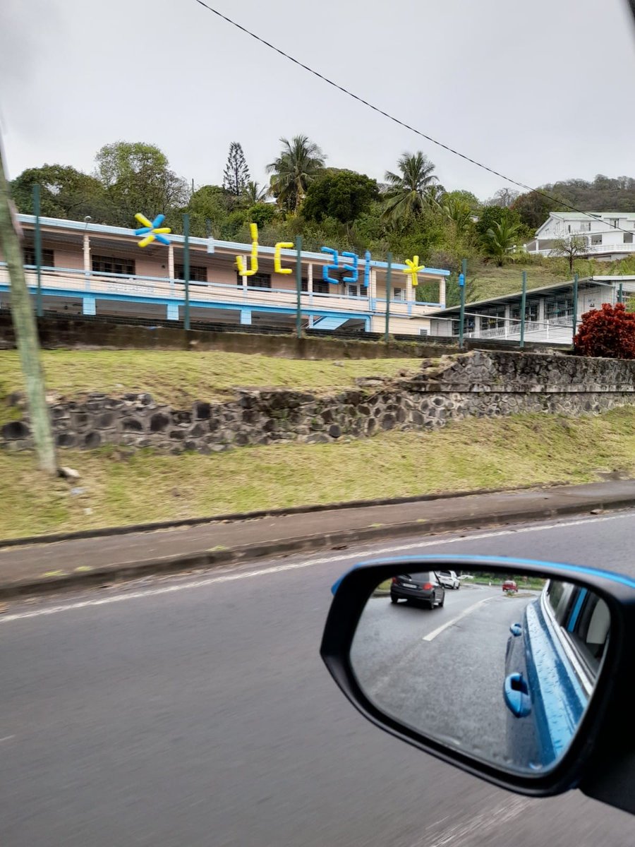 CircoTrinite's tweet photo. Tour Cycliste Junior de la Martinique suivi de près à l'école Edgard LABOURG de la @VilleduRobert
Développer une #culture #commune autour de l'Éducation Physique et Sportive.
#JC231
#SavoirRoulerAVelo https://t.co/uSId2eQXfQ