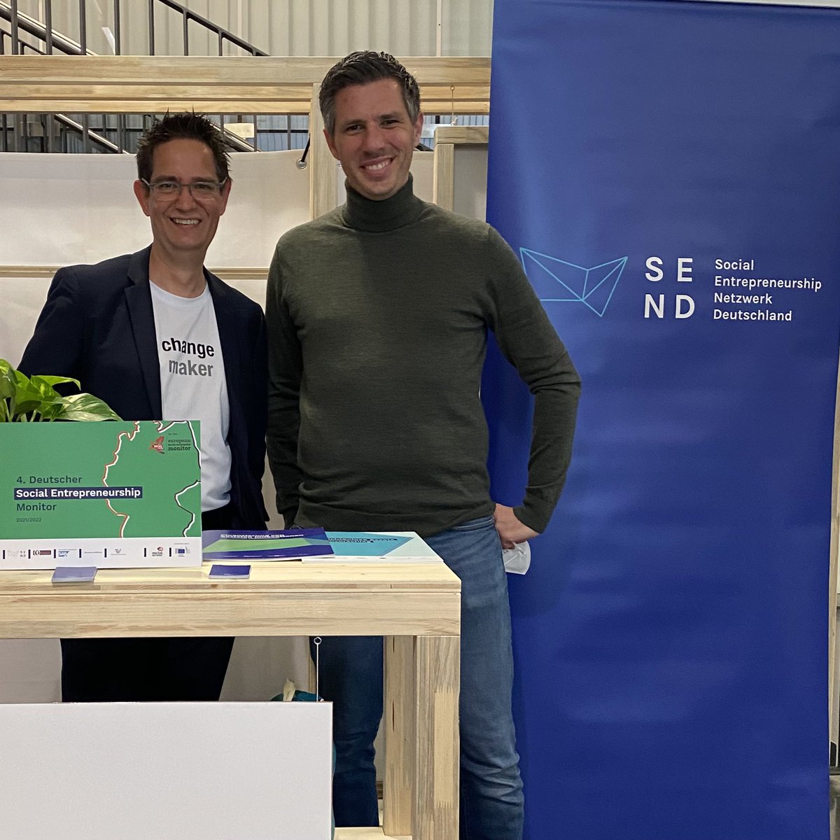 Es ist erstaunlich wie das Thema Social Entrepreneurship sich entwickelt hat. Doch heute bei den Sustainable Start-up Days an der Uni Wuppertal kannten auch einige Wirtschaftstudent:innen Social Entrepreneurship nicht. Wir vom <a href="/SEND_ev/">SEND e.V.</a> haben noch einiges zu tun. 
#gemeinsamWirken