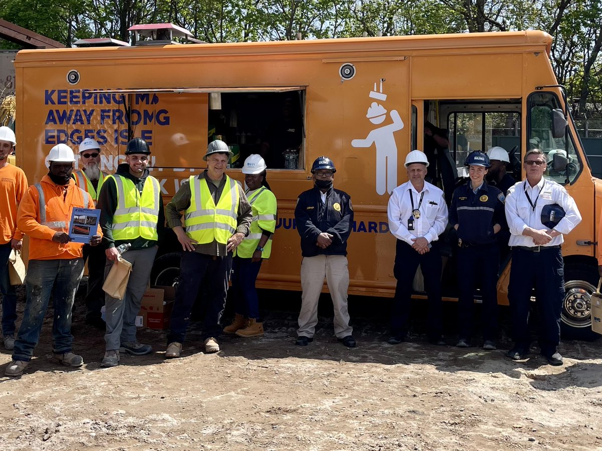 GioNYC1's tweet photo. @NYC_Buildings grateful to have hosted  an amazing morning at one of our development projects on Staten Island - @bfcpartners #SafetyFirst https://t.co/SyhkSdkmhg