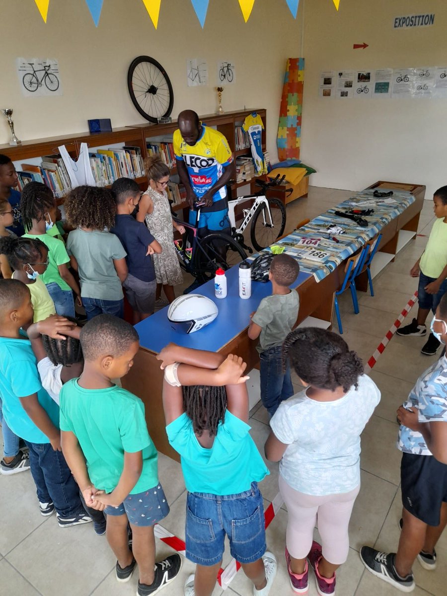 CircoTrinite's tweet photo. Tour Cycliste Junior de la Martinique suivi de près à l'école Edgard LABOURG de la @VilleduRobert
Développer une #culture #commune autour de l'Éducation Physique et Sportive.
#JC231
#SavoirRoulerAVelo https://t.co/uSId2eQXfQ
