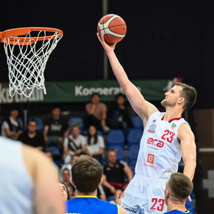 Lukáš Palyza <a href="/palyzalukas/">Lukáš Palyza</a> scored 18 points on 63% FG with +14 of plus/minus in Nymburk's <a href="/basketnymburk/">ERA Basketball Nymburk</a> second win against Ústí nad Labem in the semifinals of Czech League @KooperativaNBL (series 2-0) 🇨🇿

#FollowYourDreamsWithUs