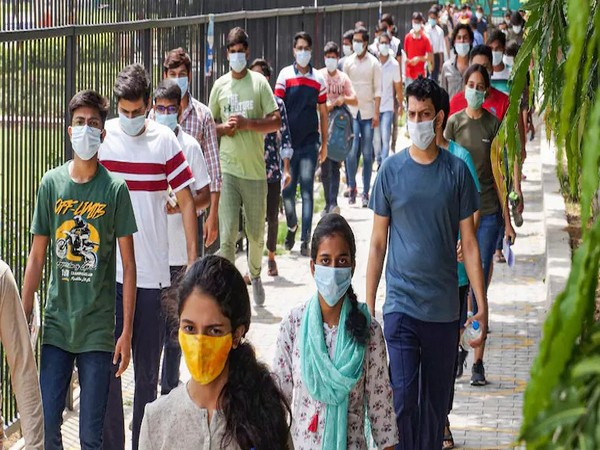 ani_digital's tweet photo. Students move HC challenging offline exam of Delhi University

Read @ANI Story | https://t.co/TXkI8gWJHm
#DelhiUniversity #Studentsexam https://t.co/8bxIeuBpUZ
