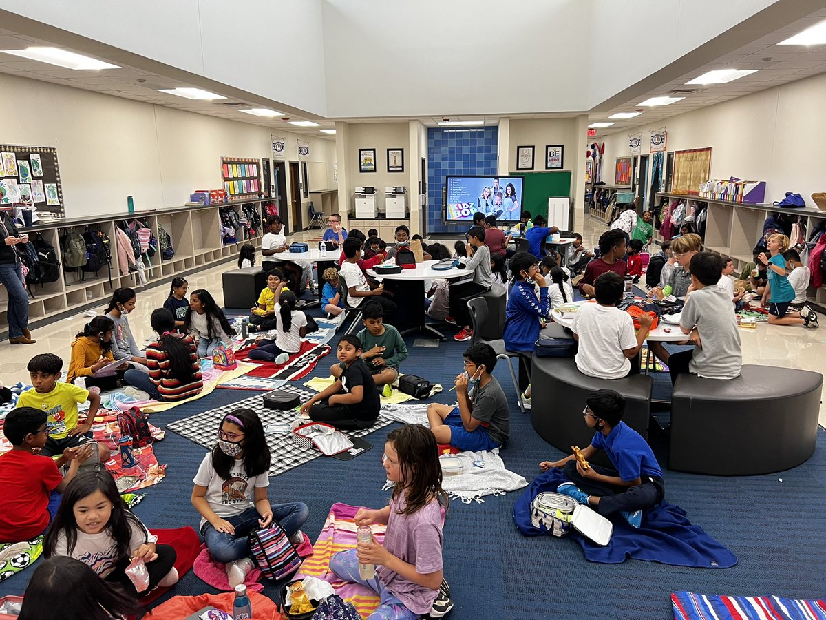 4th Grade picnic, but make it indoors ✅ <a href="/LiscanoElem/">Liscano Elementary School</a> #liscanoproud