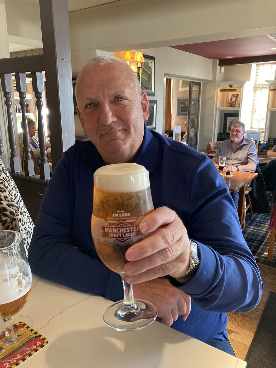 londonbridgeinn's tweet photo. We love to see our guests smiling and enjoying a pint of our @JWLeesBrewery Manchester Craft lager with us @londonbridgeinn π
#ManchesterCraftLager https://t.co/gJlZGzakWe