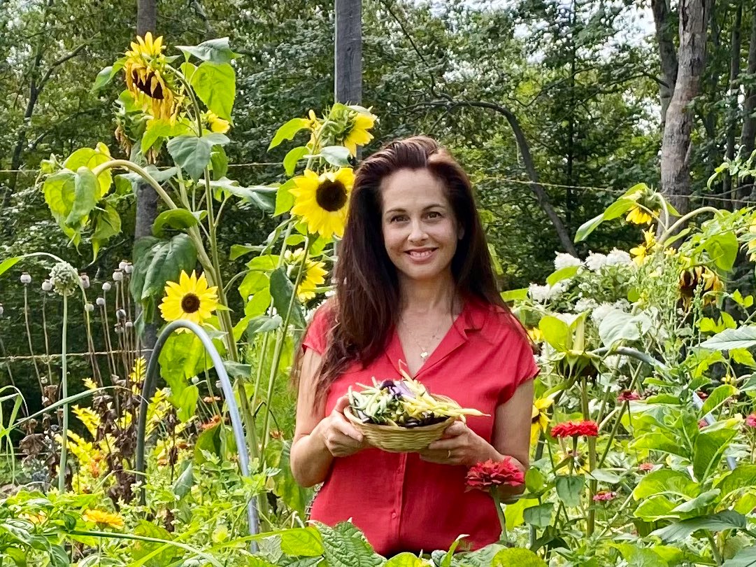 NikiJabbour's tweet image. The secret is out! I’m thrilled to be joining @CBCMaritimeNoon as their new gardening expert! The first segment is Friday May 6 and the fun kicks off a little after noon. Call with your gardening questions: 1-800-565-1940. We’d love to hear your 2022 garden plans! 🌱🌸🥕