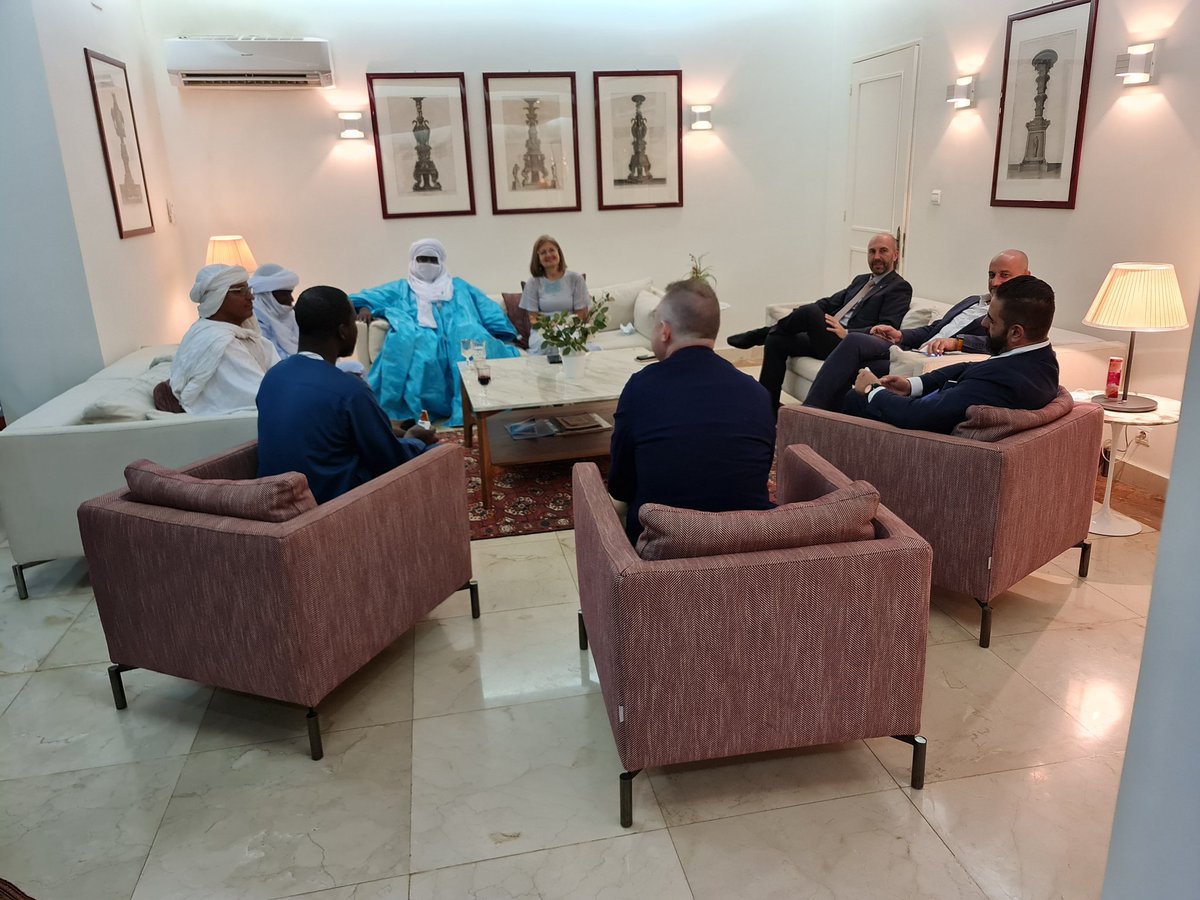 Un très grand honneur avoir reçu à la Résidence d'🇮🇹 <a href="/ItalyinNiger/">ItalyinNiger</a> SE l'honorable Sultan de l'Aïr #Niger et SE  Maire de la ville d'#Agadez au #Niger pour un échange fructueux avant leur départ pour l'Italie. 🙏 de vos précieuses réflexions et suggéstions!
<a href="/aics_it/">AICS Cooperazione_it</a> <a href="/LuigiVignali/">Luigi Maria Vignali</a>