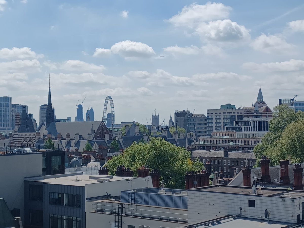 Our Account Director Hannah is at our <a href="/GraylingUK/">Grayling UK</a> London office today taking part in leadership training with qualified coach, Kirsty Hulse, @ROARtraining.

Just look at that view! 😍🏙

#GraylingSouth #London #Grayling #PR #PublicRelations #LeadershipTraining