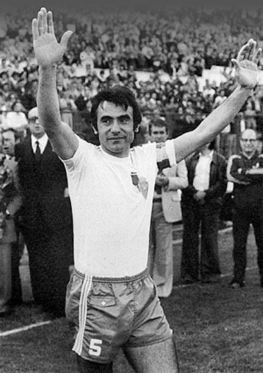 Ha fallecido uno de los nuestros. José Luis Violeta pasó a la historia como un romántico del fútbol que nunca dejó de lado a su Real Zaragoza. Toda la vida en su equipo. De Torrero a La Romareda. De la nada a Europa pasando por Segunda. Que Descanse en Paz. 🖤