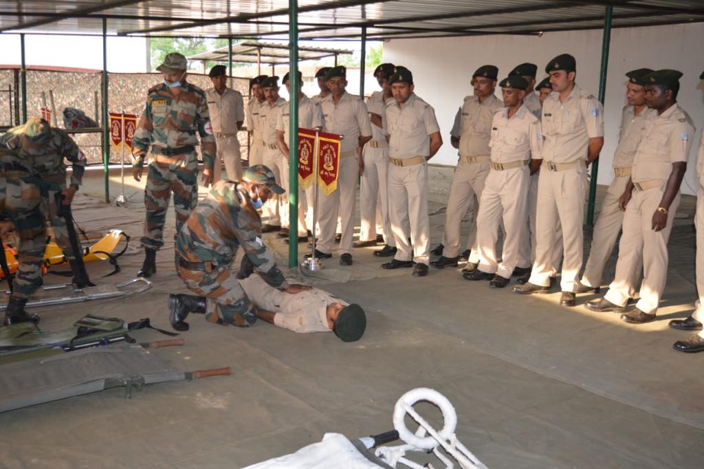 #EasternCommand
#BrahmastraCorps
#IndianArmy conducts disaster management training for newly raised Jharkhand State Disaster Response Force  at Ranchi ensuring timely & coordinated response in case of any disaster or natural calamity in future.
@adgpi 
@SpokespersonMoD