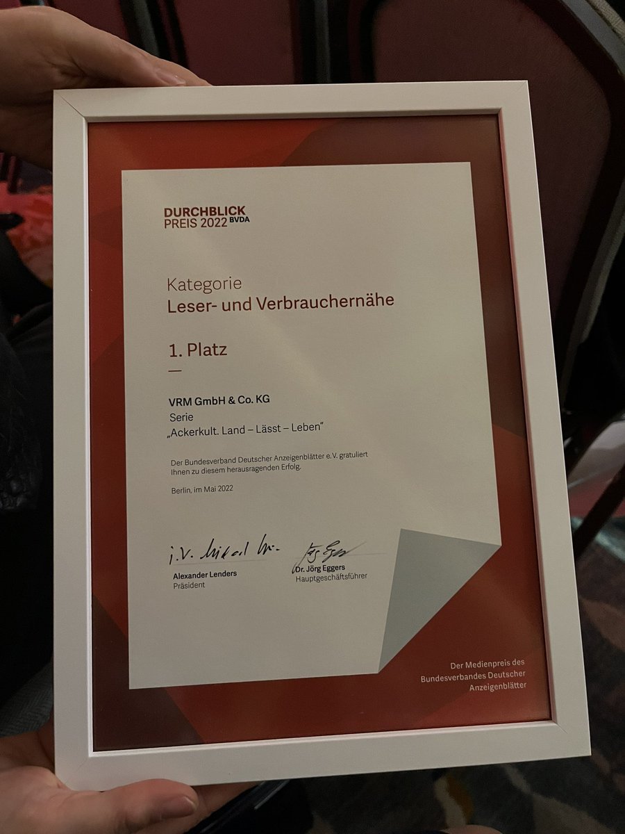 wasserulla's tweet photo. Super super Durchblickpreis für unsere VRM Wochenblätter für unsere Serie Ackerkult - Land lässt leben. #bvda #vrm #gewinner https://t.co/EnPZ1Jv56W