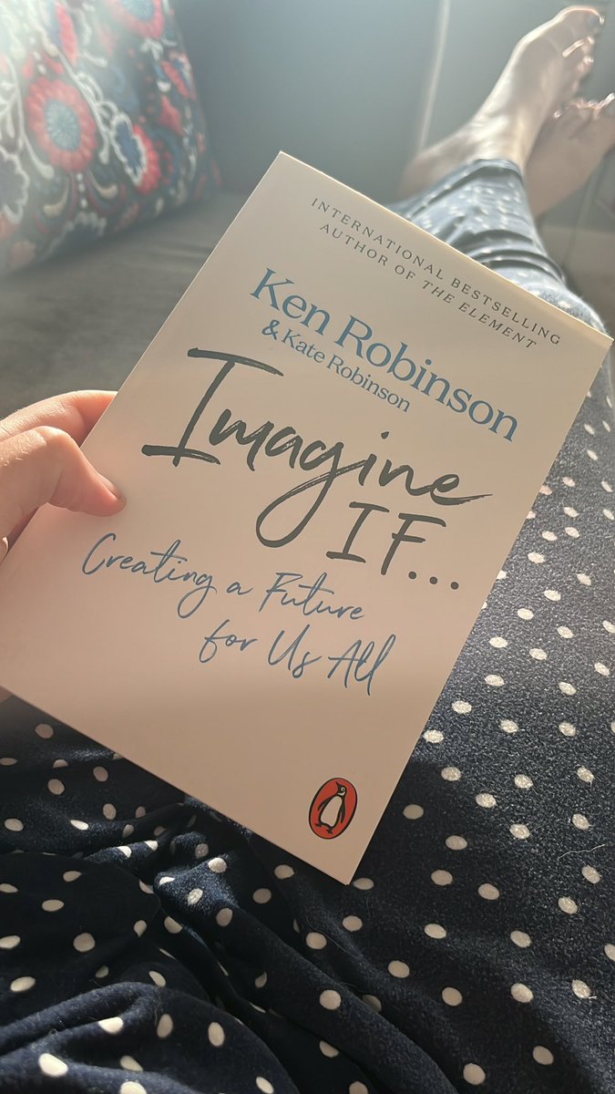 MissDare1's tweet photo. Step 1 of trying to change the world ✌🏼👩🏻‍🏫 #kenrobinson #changingeducation https://t.co/S8pUYWW3Eb