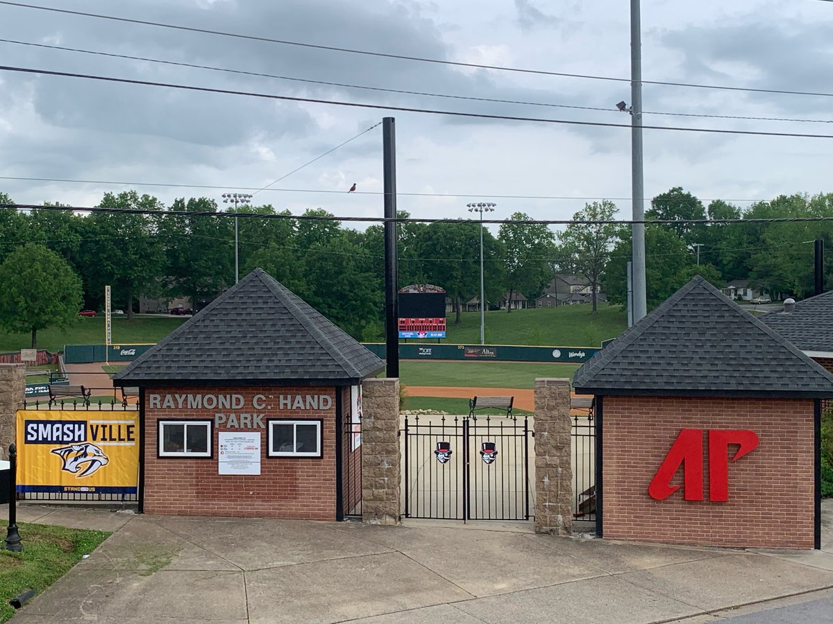 Austin Peay Monocle Society tweet media