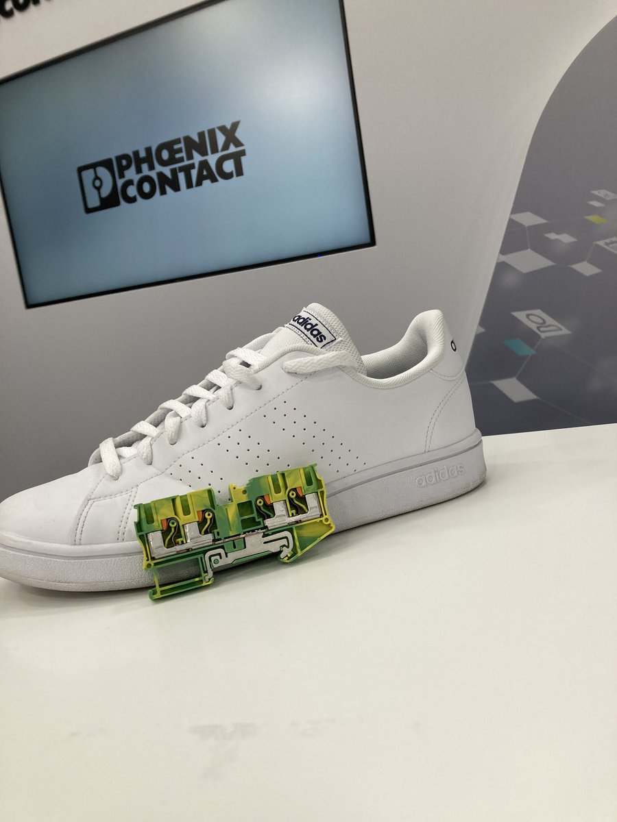 schroederluegde's tweet photo. Toller Austausch von Studenten aus dem #FacilityManagement von @PhoenixContactV  und @adidas in #BadPyrmont und #Blomberg Die Therme #ESG und #BuildingIOT als Chance in diesem wichtigen Unternehmensbereich. Tolle Immobilien, nachhaltige Produktion. Let’s go 🙋‍♂️ https://t.co/Qpyf0uDtEP
