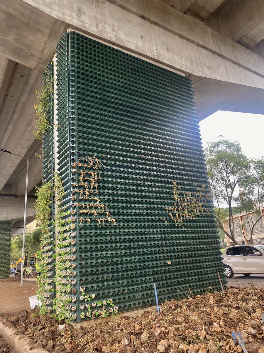 bonifacemwangi's tweet image. Flowers are costly and they will dry. If our government loved art, they would let artists paint beautiful murals on the ugly pillars. Sadly, they don’t understand art. Kenya billionaire thieves build malls, can’t think of art studios, theatres and performance spaces.📸:@BryBell11