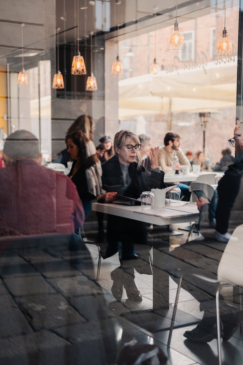 "I have no clue what to eat" she says
 #streetphotography #nikonphotography #fotografia #fujifilm_xseries #NFTCommumity #NFTphotographers #Milano #Italia #fujifilm