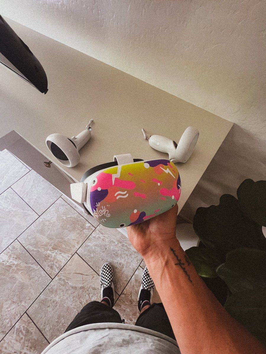 Timmyham's tweet image. Who wants to win a custom Oculus 2 VR headset and 2 WL spots to our PFP project discord.com/invite/chilled… 

To enter you must be following @chilledslothnft

RT &amp;amp; Like

Tag 3 friends

GL! Will pick a random winner 5/9 and will announce in our discord 

  
#nft