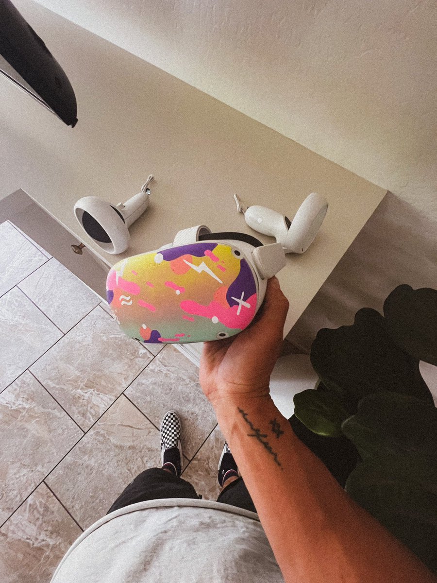 Timmyham's tweet image. Who wants to win a custom Oculus 2 VR headset and 2 WL spots to our PFP project discord.com/invite/chilled… 

To enter you must be following @chilledslothnft

RT &amp;amp; Like

Tag 3 friends

GL! Will pick a random winner 5/9 and will announce in our discord 

  
#nft