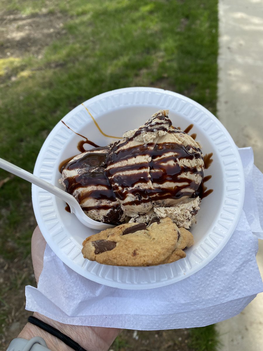 Julie Stadler tweet media