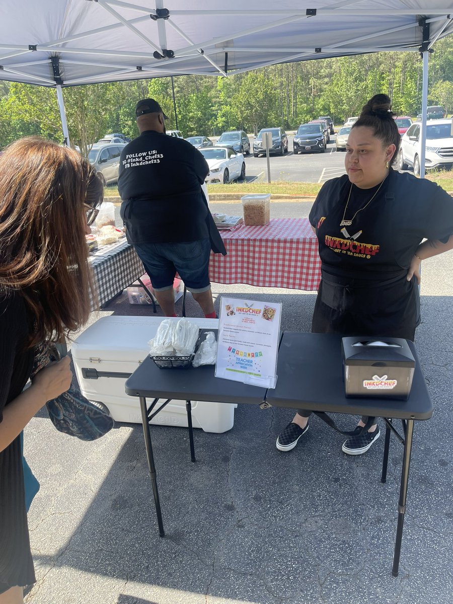 Bold_Leader864's tweet photo. Cinco de Mayo @WaterlooSchool was “en llamas” 🔥 🔥 🔥 Thanks to Ink’d Chef for the “muy bueno” tacos for our teachers duty free lunch #TeacherAppreciationWeek #TheWaterlooWay #LooLove365 https://t.co/Sl2jrvYSfc