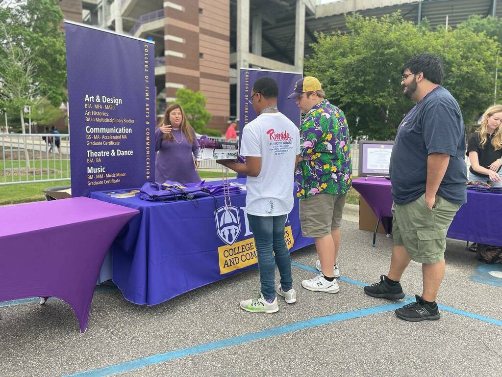 ecuartscomm's tweet photo. CFAC at the #gradbash2k22 #eastcarolinauniversity #graduation #ecuartscomm #ecusoad #ecusoc #ecusom #ecusotd https://t.co/l0XyQxyxNB https://t.co/mIPrZuzXp3