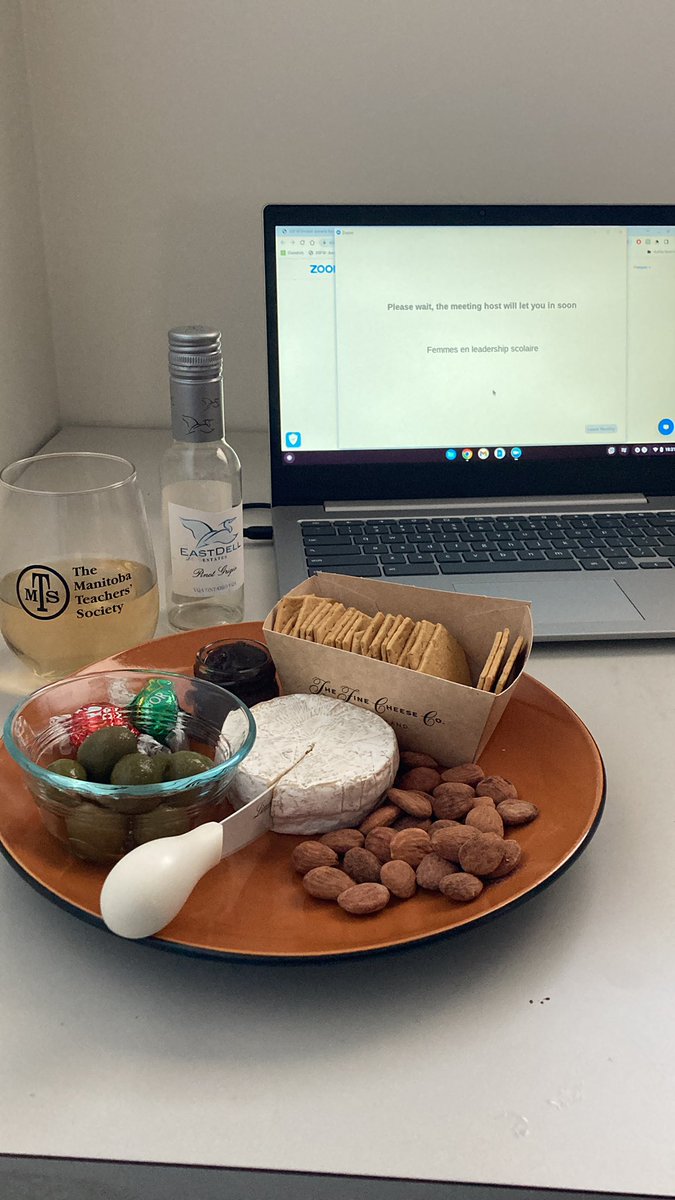 aricane30's tweet photo. @EFMdepartout Je suis prête pour la soirée de Femmes en leadership scolaire. Vin et fromage virtuel! J’adore l’idée!!!  Merci pour les snacks et le vin! https://t.co/tJvPrmJIW7