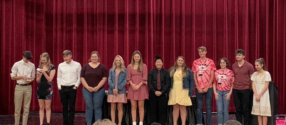 LauraPugh14's tweet photo. Student Council works hard to create a positive atmosphere for the students of PHS!  Thank you for all you do!  Special thank you to Ms Hart for her dedication to this organization! https://t.co/r6v6kTYe06